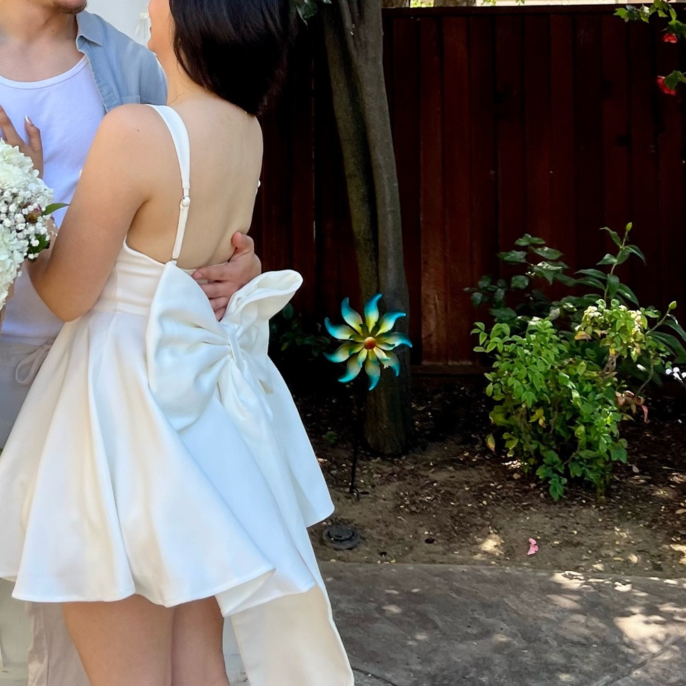 Elegant White Mini Dress with Bow